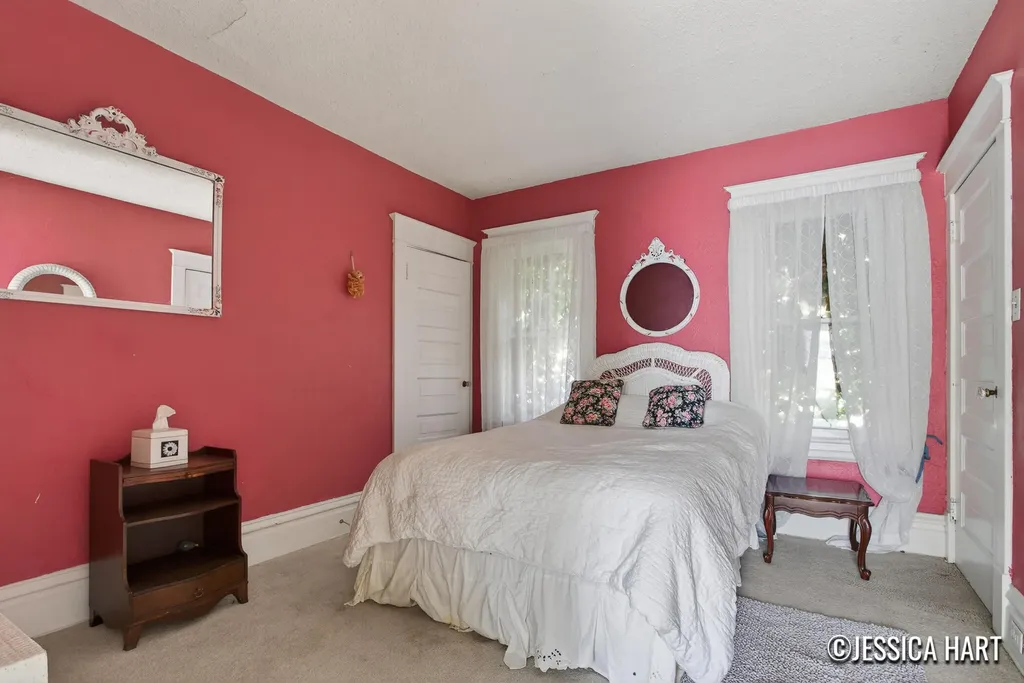 211 Trowbridge Street NE Grand Rapids City MI 49503