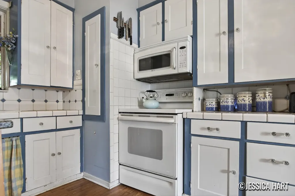 211 Trowbridge Street NE Grand Rapids City MI 49503