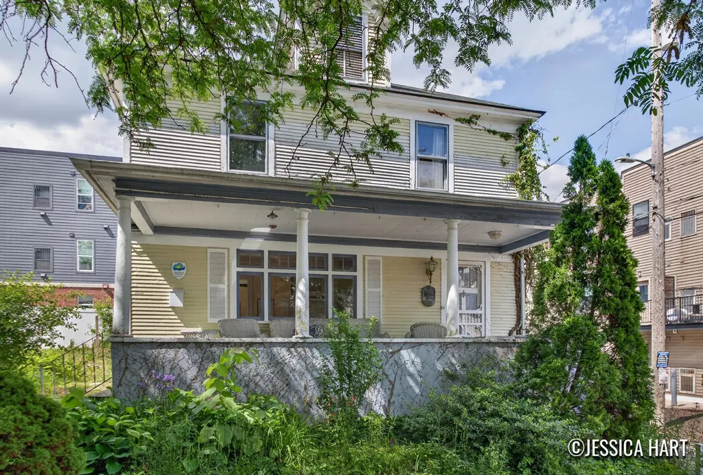 211 Trowbridge Street NE Grand Rapids City MI 49503