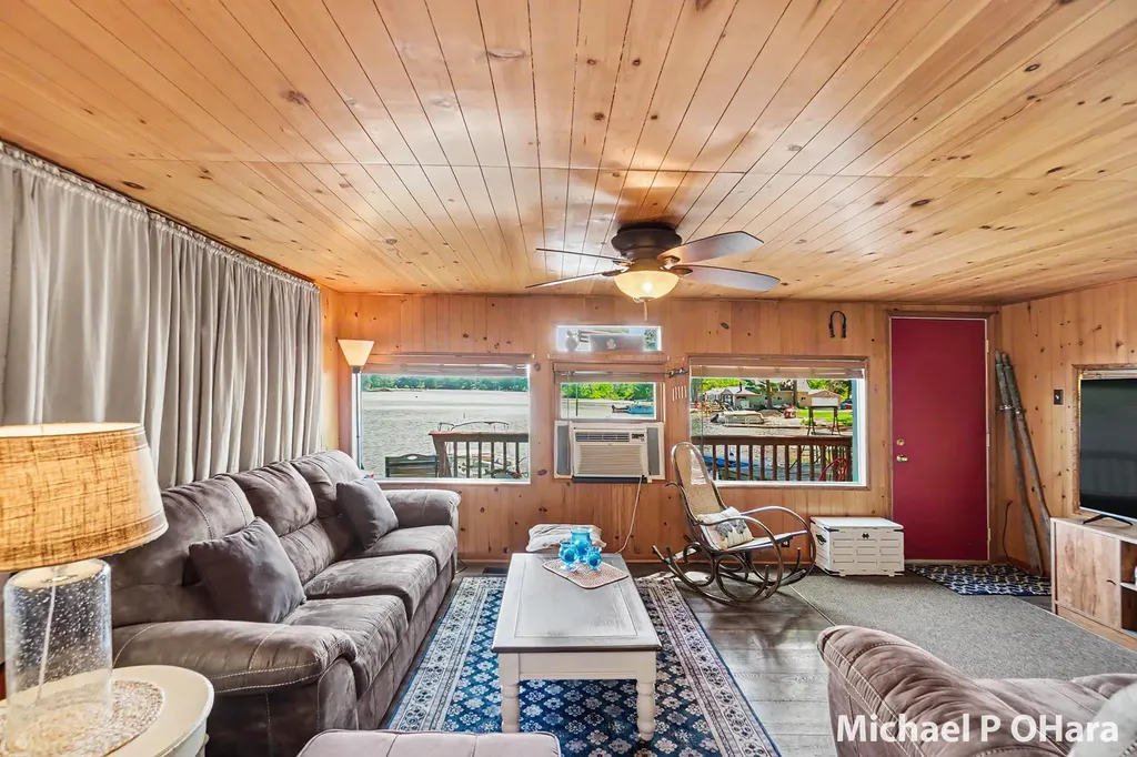 818 W Wells Street Lincoln Township MI 49349