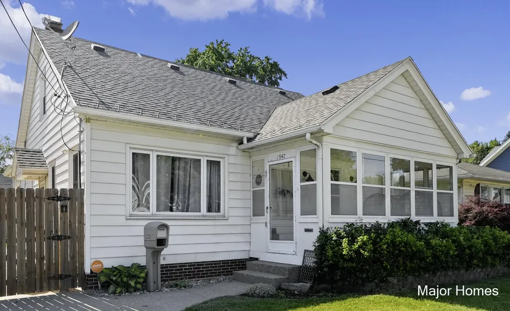 1947 Blandford Avenue SW Wyoming City MI 49519