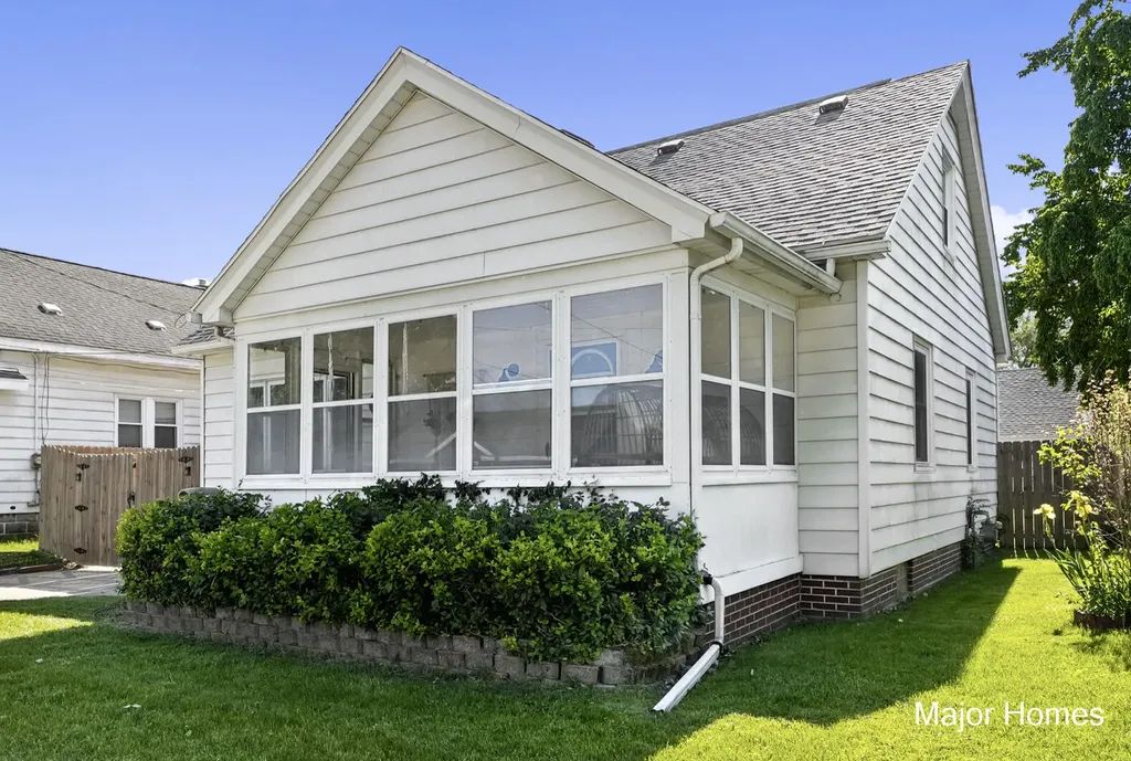 1947 Blandford Avenue SW Wyoming City MI 49519