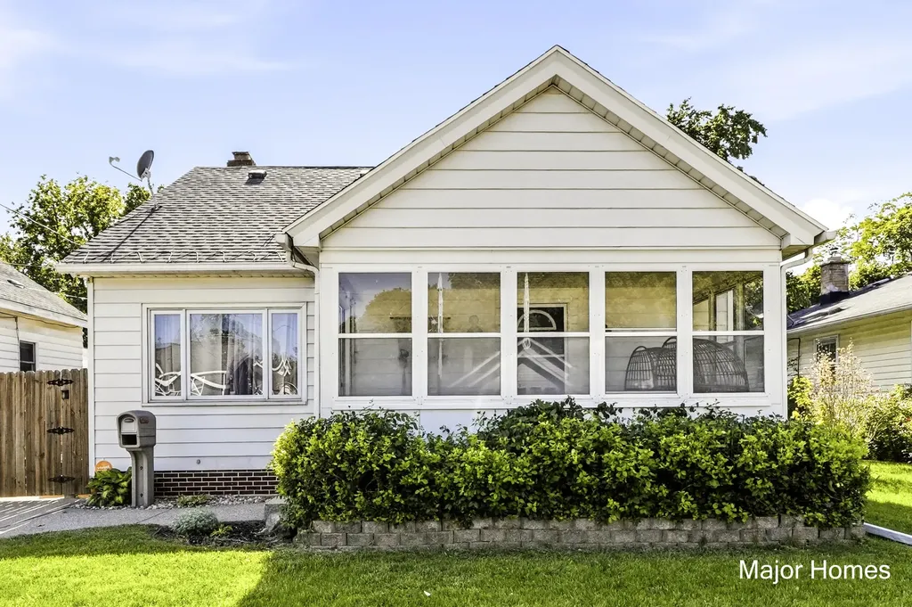 1947 Blandford Avenue SW Wyoming City MI 49519