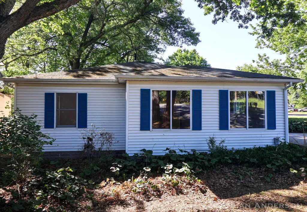 6265 W Old Channel Trail White River Township MI 49437