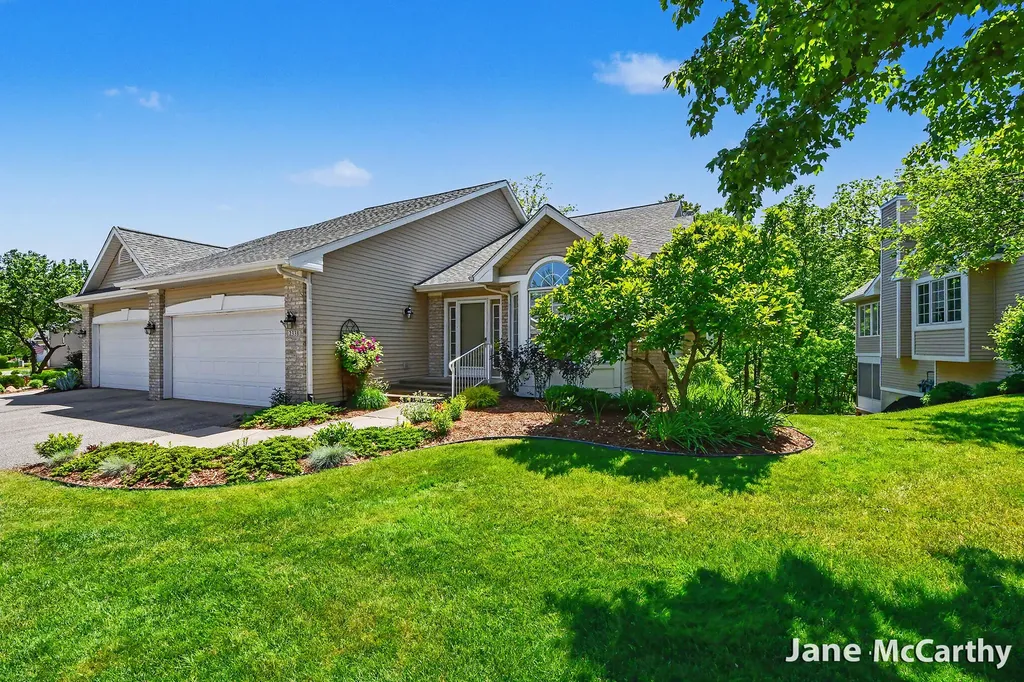 2338 Whimbrel Court NE Grand Rapids City MI 49505