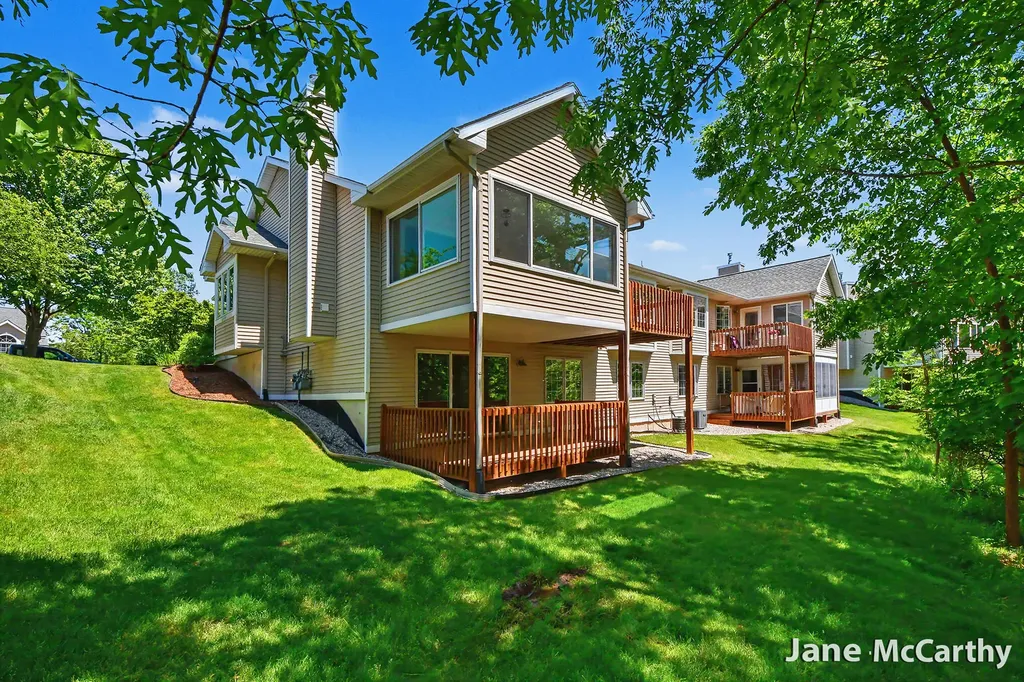 2338 Whimbrel Court NE Grand Rapids City MI 49505