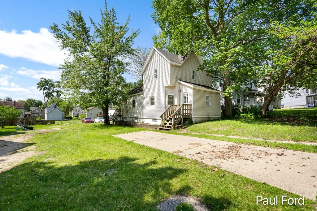 924 Hall Street SE Grand Rapids City MI 49507