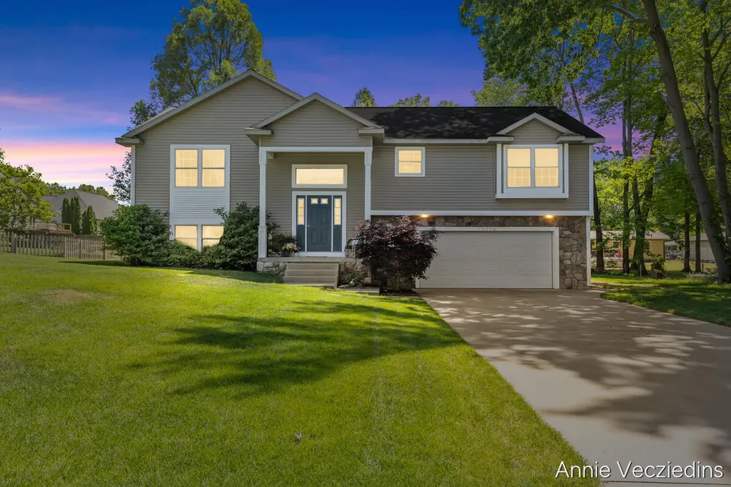 15096 Oakland Street Spring Lake Township MI 49456