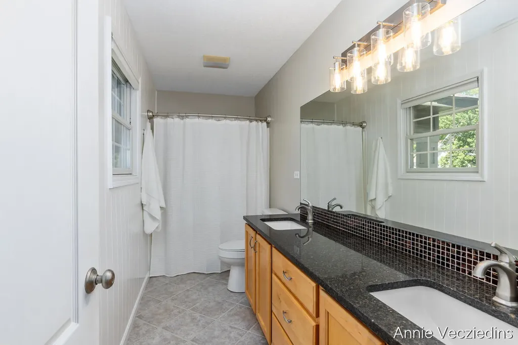 15096 Oakland Street Spring Lake Township MI 49456