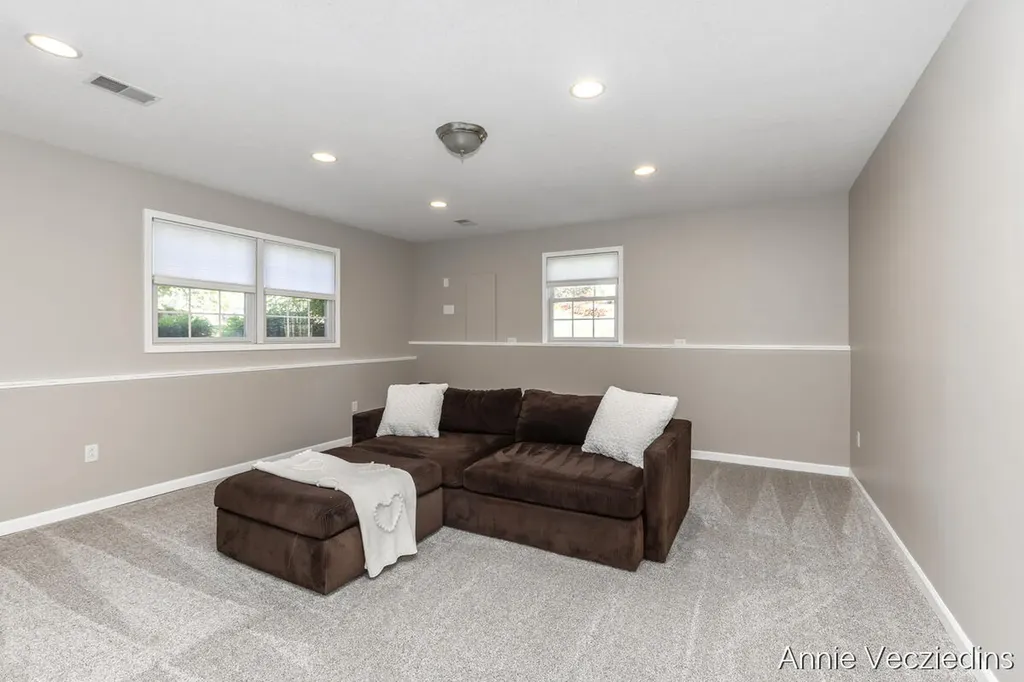 15096 Oakland Street Spring Lake Township MI 49456