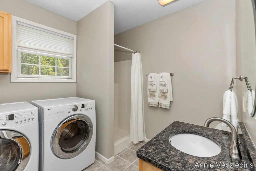 15096 Oakland Street Spring Lake Township MI 49456
