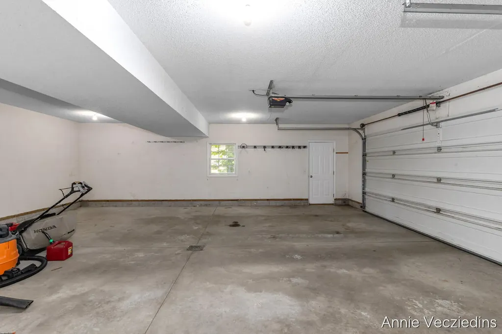 15096 Oakland Street Spring Lake Township MI 49456