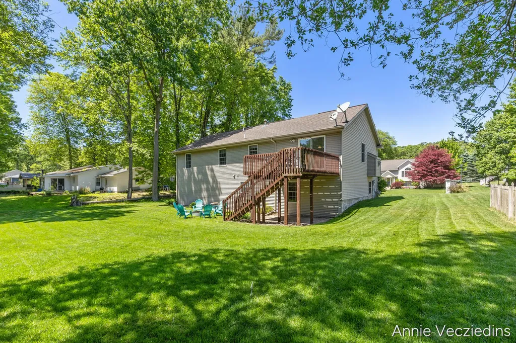 15096 Oakland Street Spring Lake Township MI 49456