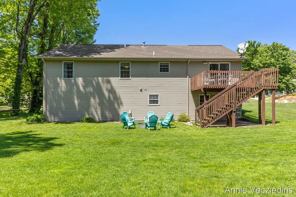15096 Oakland Street Spring Lake Township MI 49456