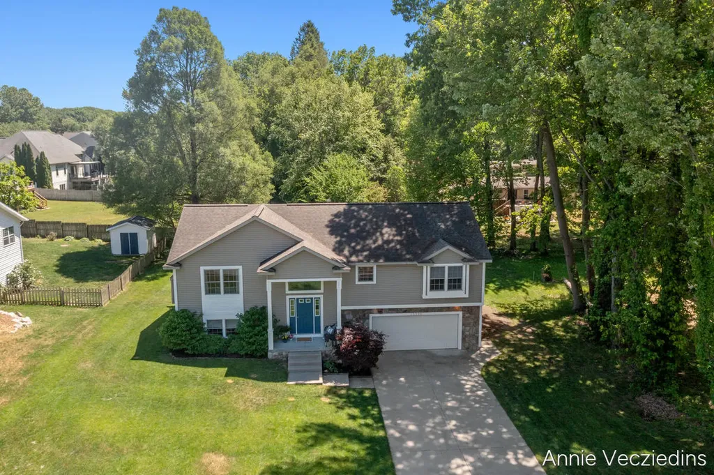 15096 Oakland Street Spring Lake Township MI 49456