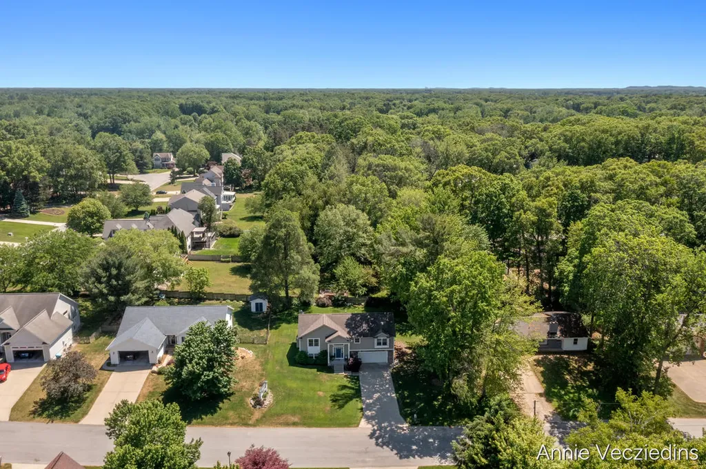 15096 Oakland Street Spring Lake Township MI 49456