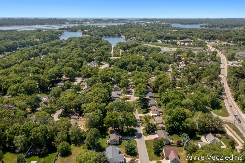 15096 Oakland Street Spring Lake Township MI 49456