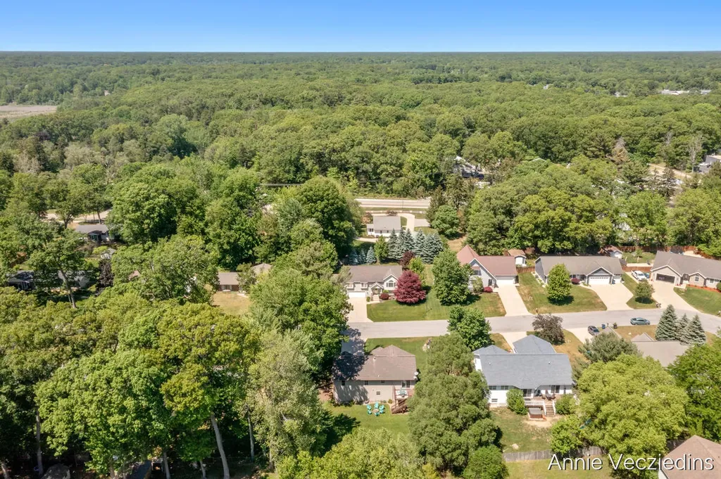 15096 Oakland Street Spring Lake Township MI 49456