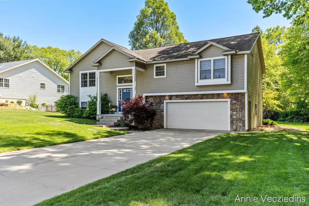 15096 Oakland Street Spring Lake Township MI 49456