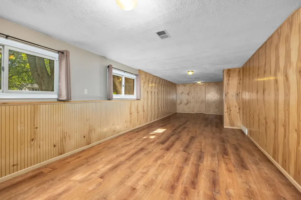 5414 Newcastle Drive SE Kentwood City MI 49508