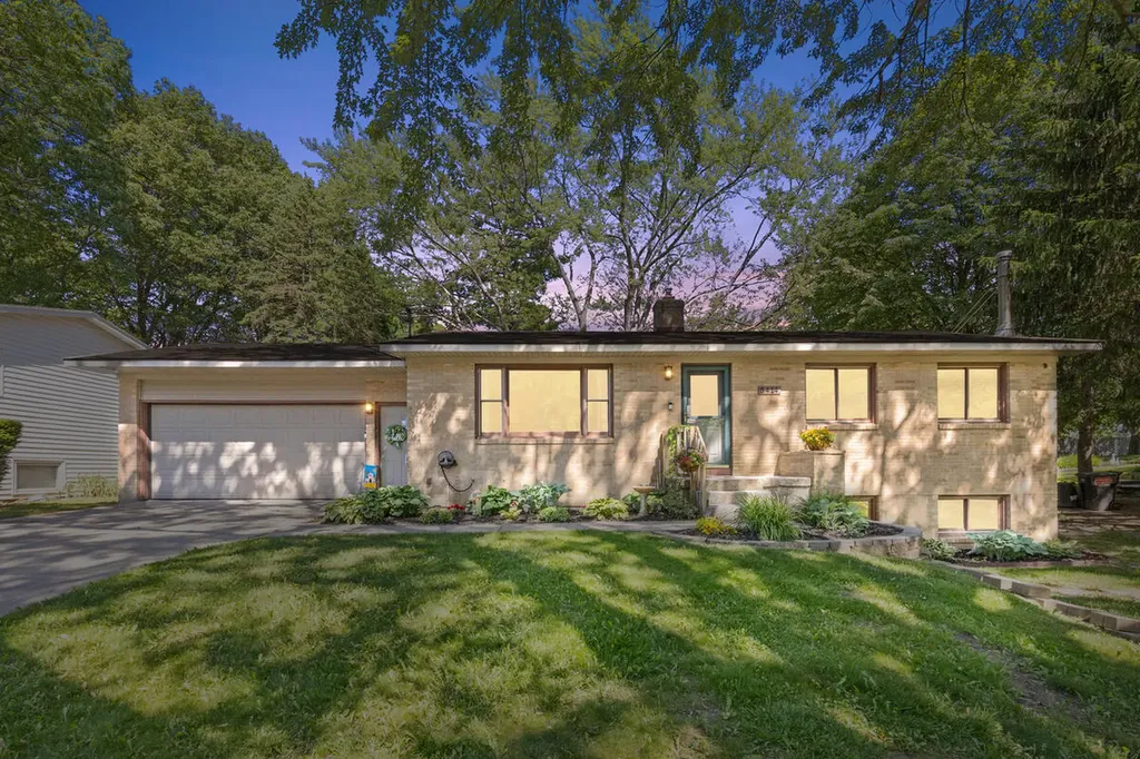 5414 Newcastle Drive SE Kentwood City MI 49508