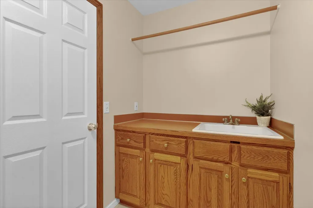2467 Palm Dale Drive SW Wyoming City MI 49418