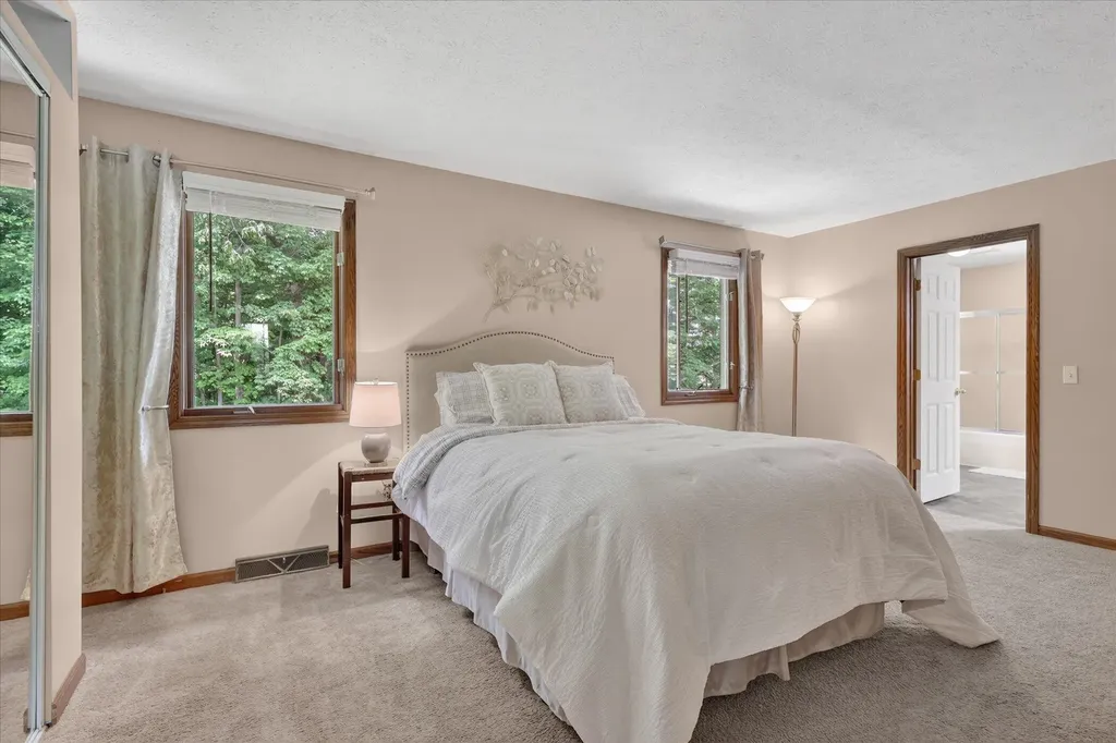 2467 Palm Dale Drive SW Wyoming City MI 49418