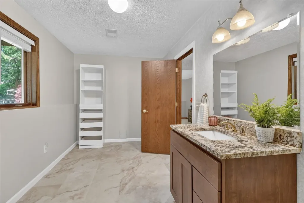 2467 Palm Dale Drive SW Wyoming City MI 49418