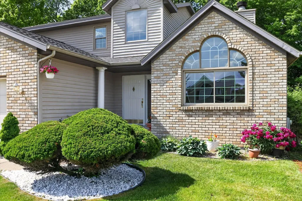 2467 Palm Dale Drive SW Wyoming City MI 49418