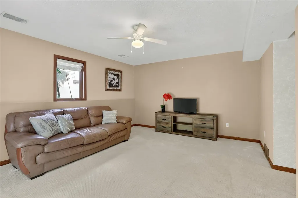 2467 Palm Dale Drive SW Wyoming City MI 49418