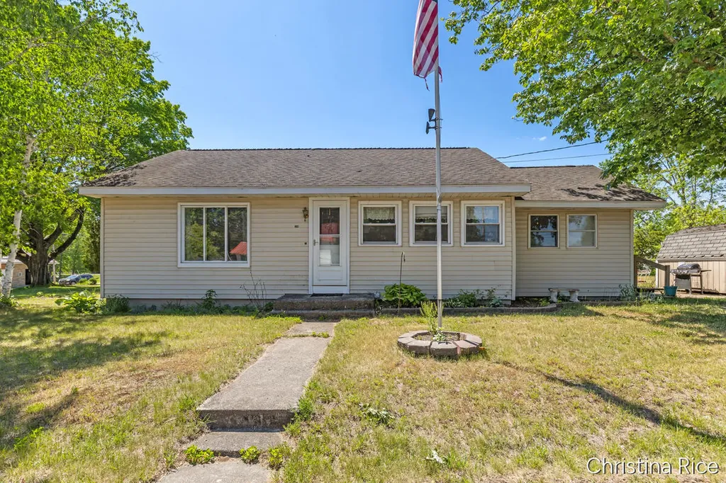 156 S Stearns Street Unknown City MI 49305