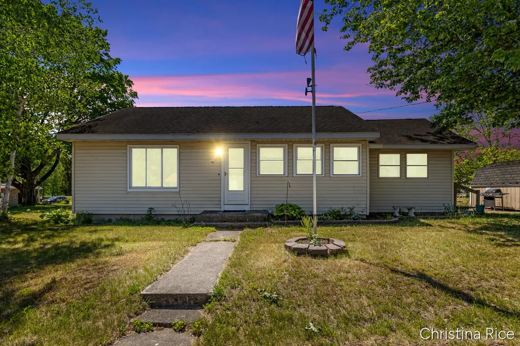 156 S Stearns Street Unknown City MI 49305
