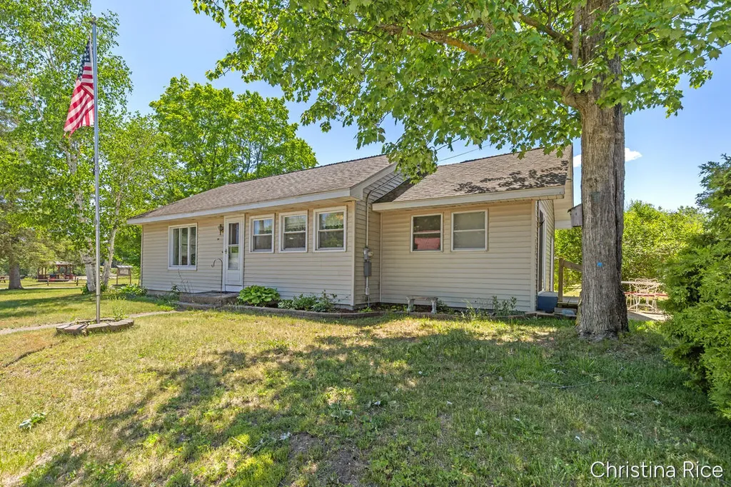 156 S Stearns Street Unknown City MI 49305
