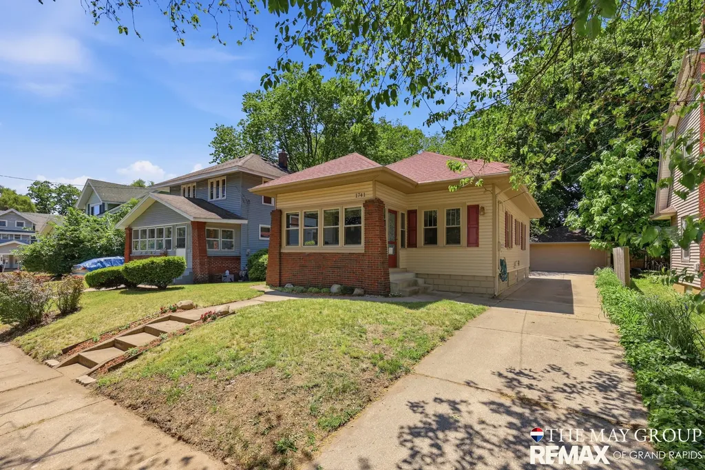 1741 Godwin Avenue SE Grand Rapids City MI 49507