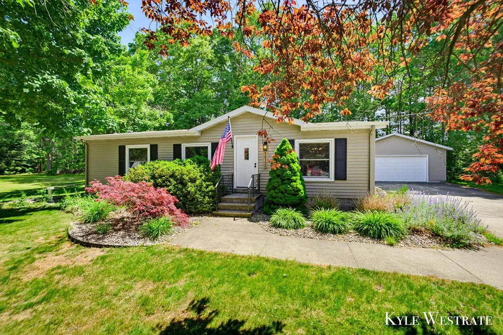 14128 Luckett Lane Grand Haven Charter Township MI 49417