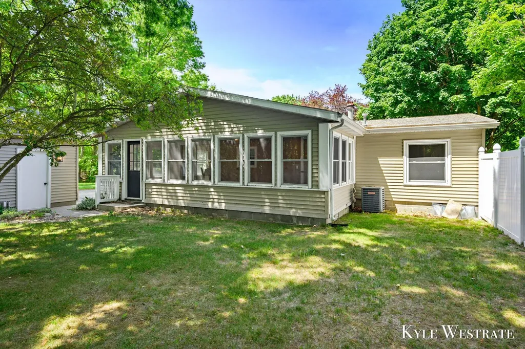 14128 Luckett Lane Grand Haven Charter Township MI 49417
