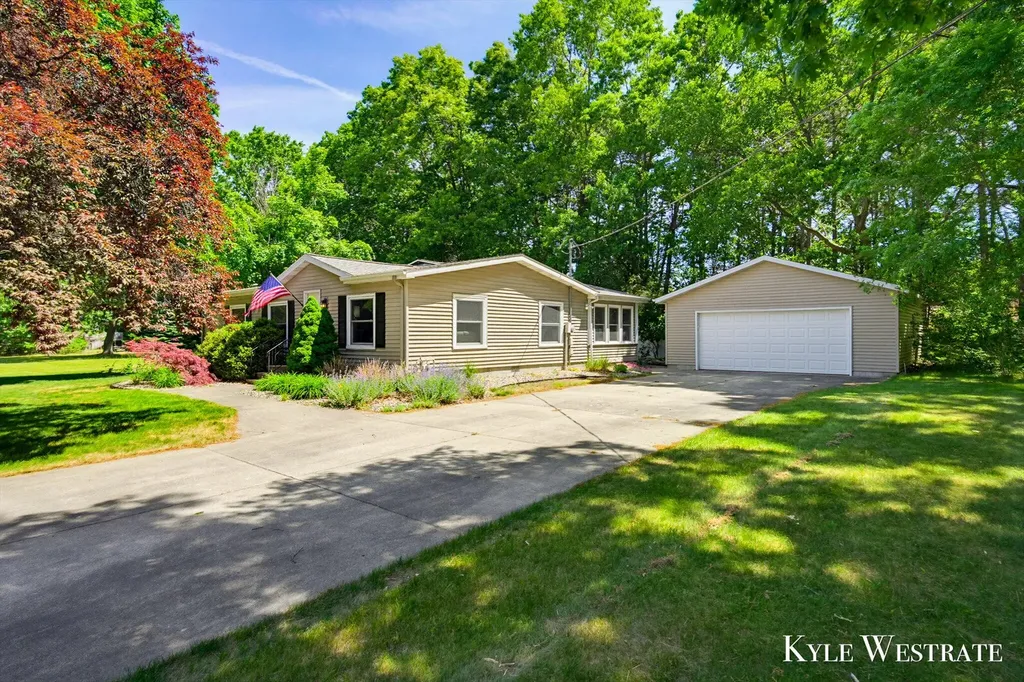 14128 Luckett Lane Grand Haven Charter Township MI 49417