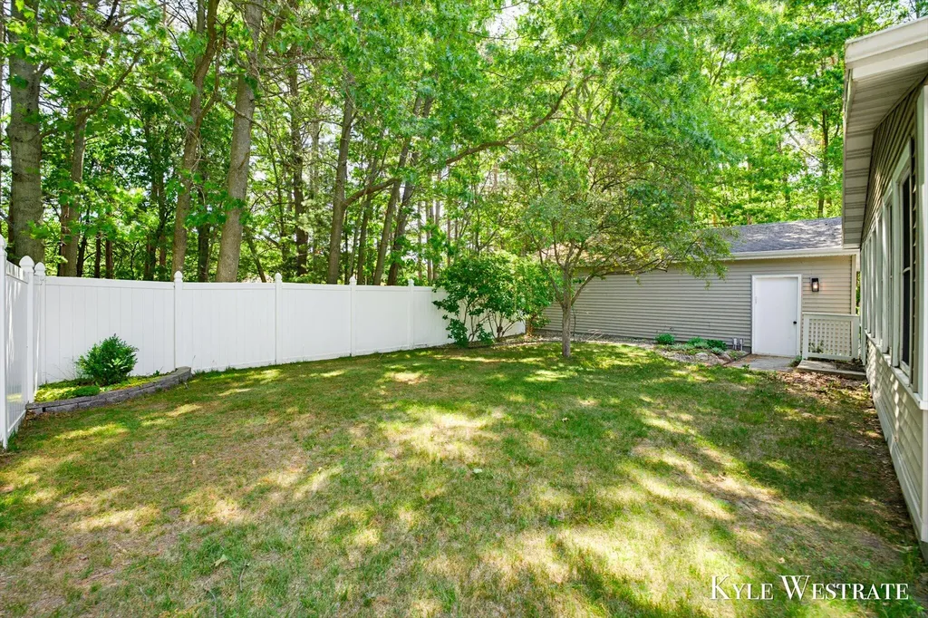 14128 Luckett Lane Grand Haven Charter Township MI 49417