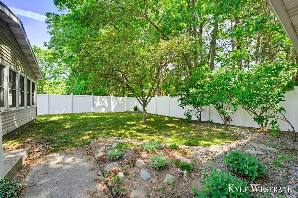 14128 Luckett Lane Grand Haven Charter Township MI 49417