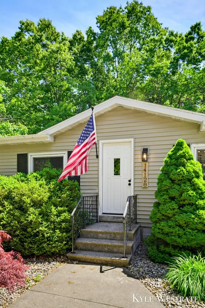14128 Luckett Lane Grand Haven Charter Township MI 49417