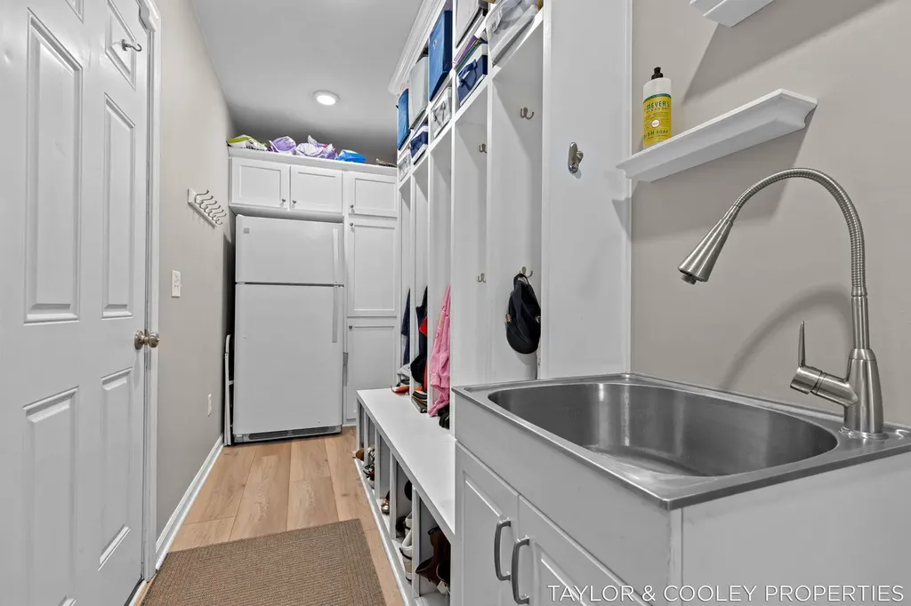 5616 Highbury Drive SE Ada Township MI 49301