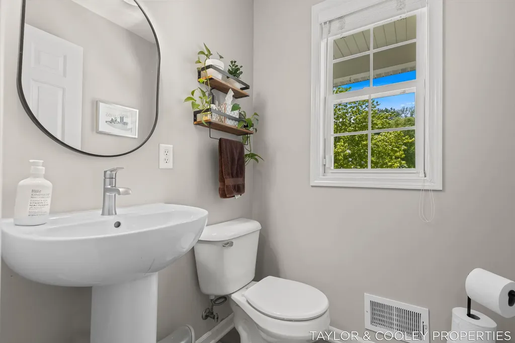 5616 Highbury Drive SE Ada Township MI 49301