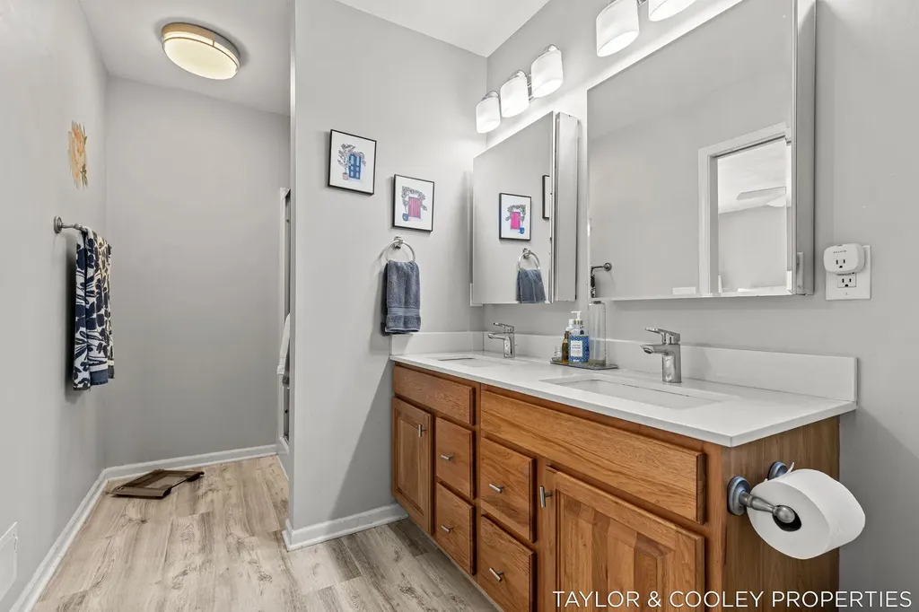 5616 Highbury Drive SE Ada Township MI 49301