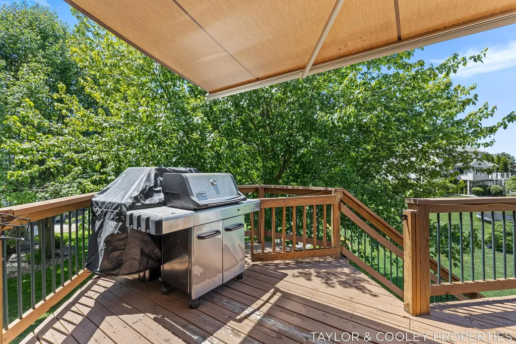 5616 Highbury Drive SE Ada Township MI 49301
