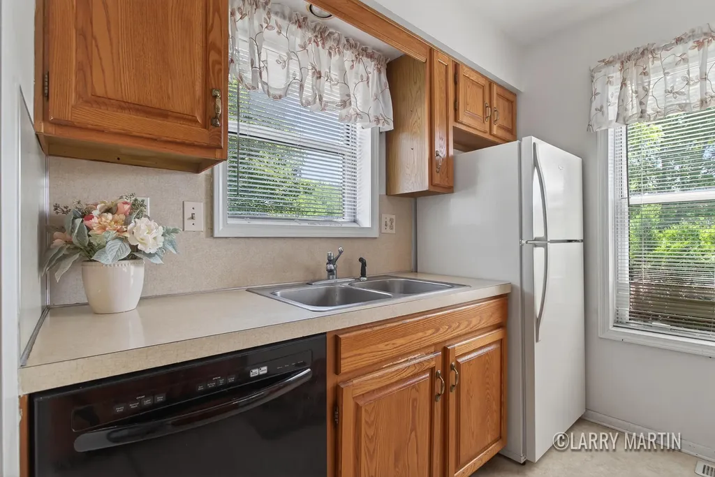 3288 Cambridge Street SE Kentwood City MI 49512