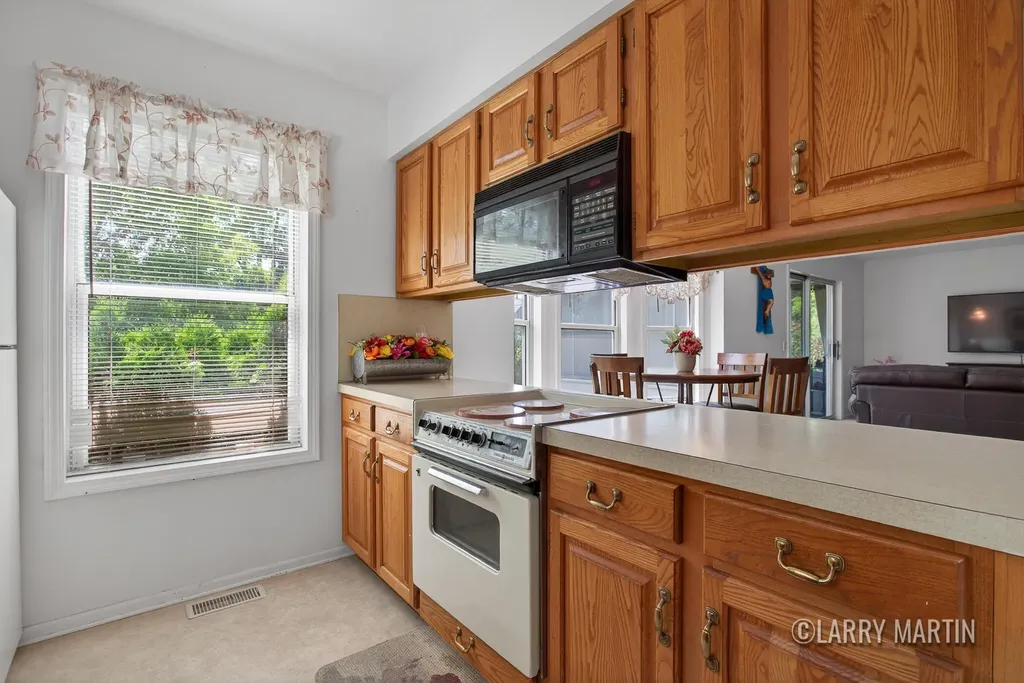 3288 Cambridge Street SE Kentwood City MI 49512