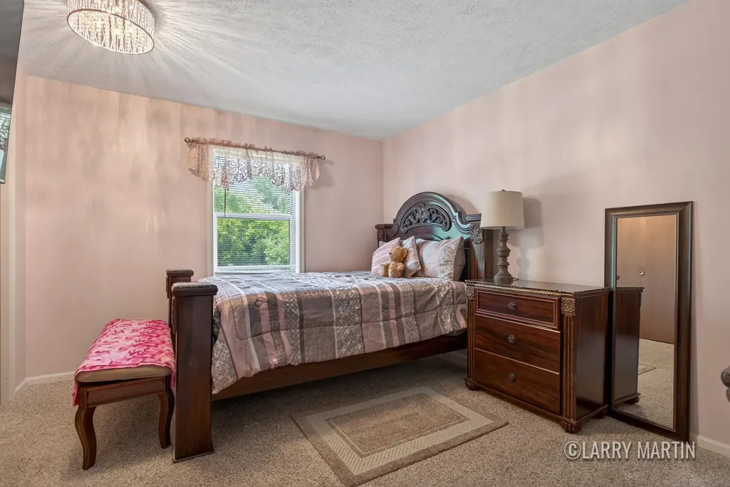 3288 Cambridge Street SE Kentwood City MI 49512