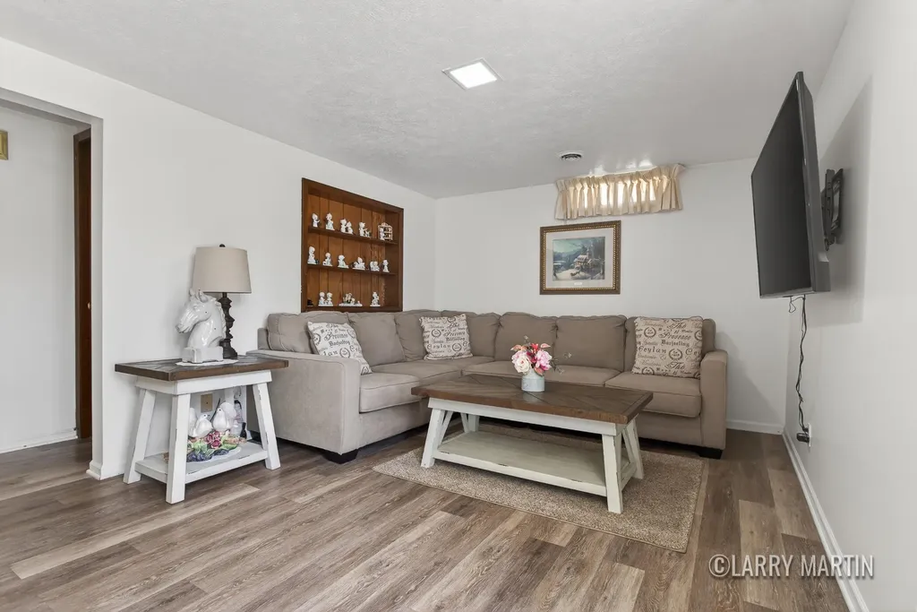 3288 Cambridge Street SE Kentwood City MI 49512