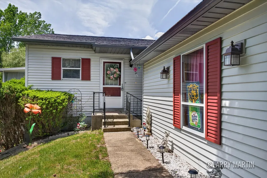 3288 Cambridge Street SE Kentwood City MI 49512