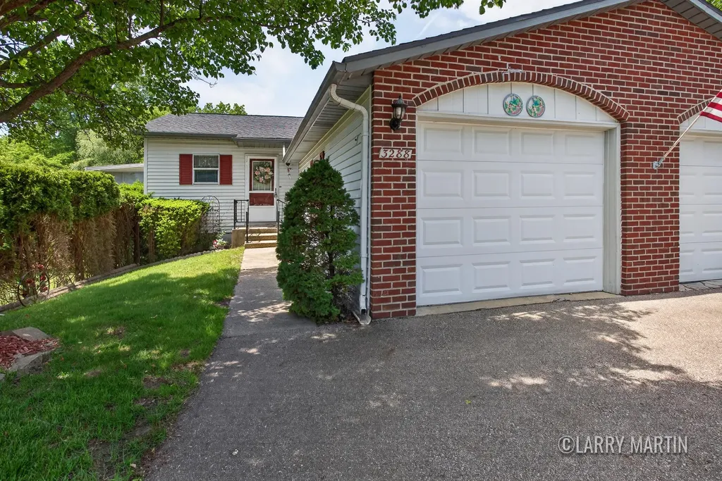 3288 Cambridge Street SE Kentwood City MI 49512